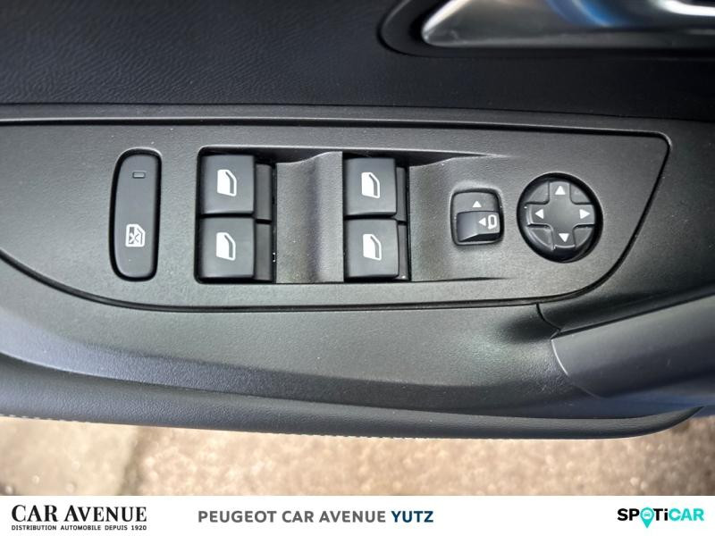 Occasion PEUGEOT 2008 1.2 PureTech 130ch S&S Allure Pack EAT8 2021 Bleu Vertigo (S) 17490 € à Yutz