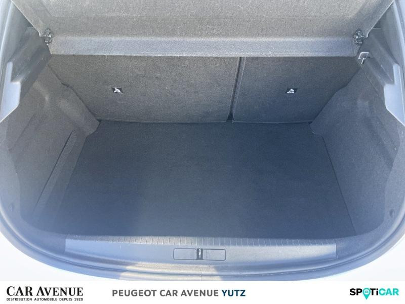 Used PEUGEOT 208 1.2 PureTech 100ch S&S Allure EAT8 2021 Blanc nacré € 13989 in Yutz