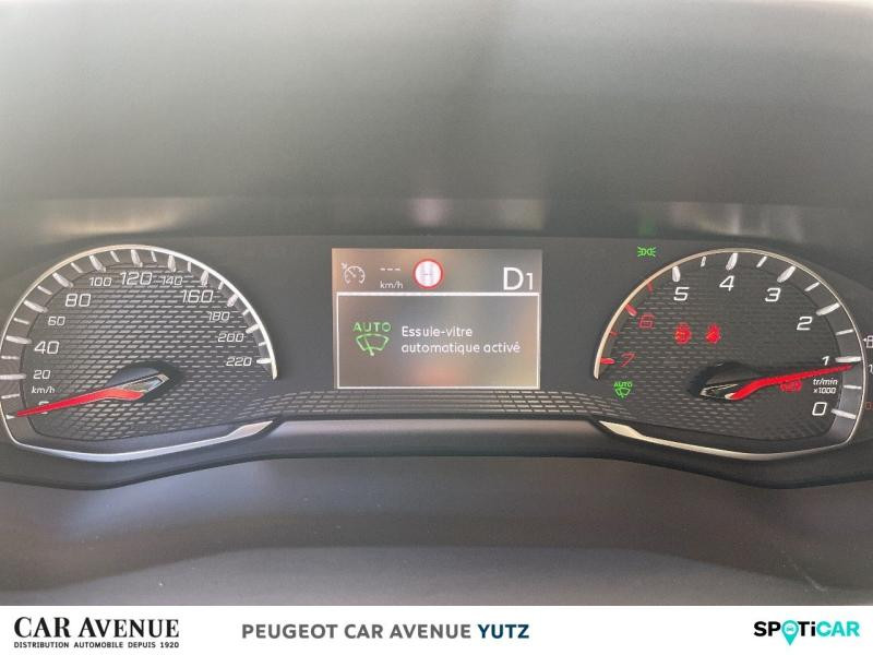 Used PEUGEOT 208 1.2 PureTech 100ch S&S Allure EAT8 2021 Blanc nacré € 13989 in Yutz