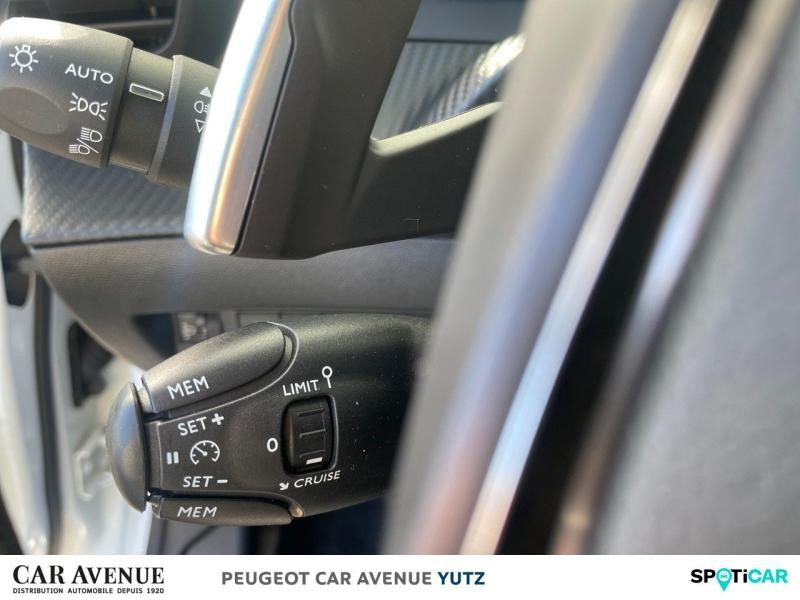 Used PEUGEOT 208 1.2 PureTech 100ch S&S Allure EAT8 2021 Blanc nacré € 13989 in Yutz