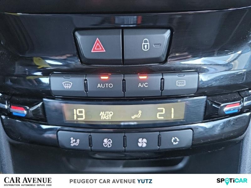 Occasion PEUGEOT 2008 1.2 PureTech 110ch E6.c Signature S&S 5cv 2019 Bleu Quasar 9790 € à Yutz