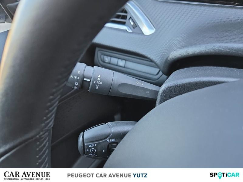 Occasion PEUGEOT 2008 1.2 PureTech 110ch E6.c Signature S&S 5cv 2019 Bleu Quasar 9790 € à Yutz