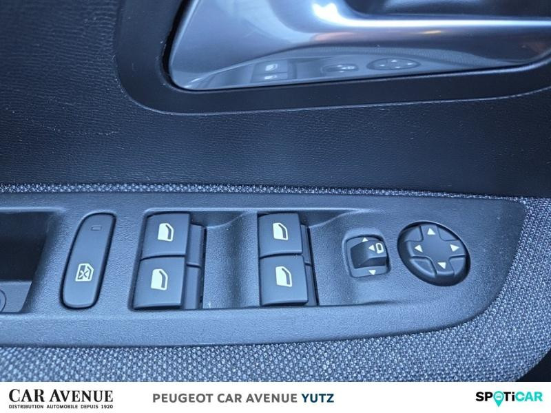 Occasion PEUGEOT 208 e-208 136ch Style 2023 Blanc Banquise (O) 15490 € à Yutz