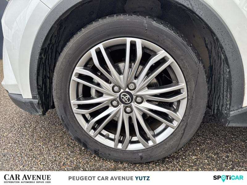 Occasion TOYOTA C-HR 184h Distinctive 2WD E-CVT MY22 2022 Blanc Lunaire nacré bi-ton 25890 € à Yutz