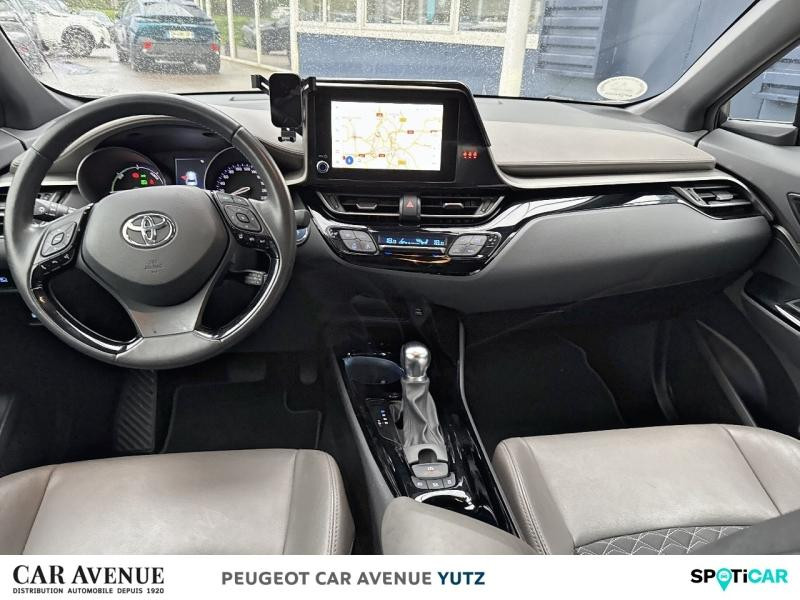 Occasion TOYOTA C-HR 184h Distinctive 2WD E-CVT MY22 2022 Blanc Lunaire nacré bi-ton 25890 € à Yutz