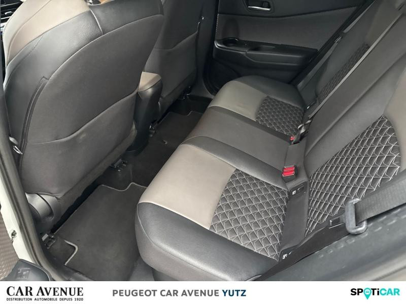 Occasion TOYOTA C-HR 184h Distinctive 2WD E-CVT MY22 2022 Blanc Lunaire nacré bi-ton 25890 € à Yutz