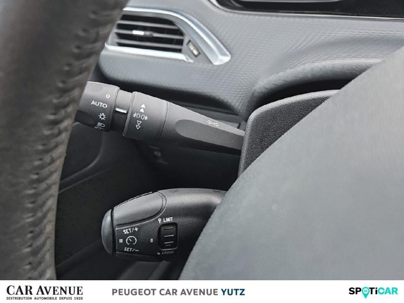 Occasion PEUGEOT 208 1.2 PureTech 82ch Style 5p 2018 Blanc Banquise 8990 € à Yutz