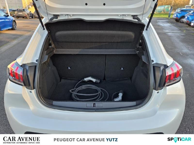 Used PEUGEOT 208 e-208 136ch GT 2022 Blanc nacré € 17890 in Yutz