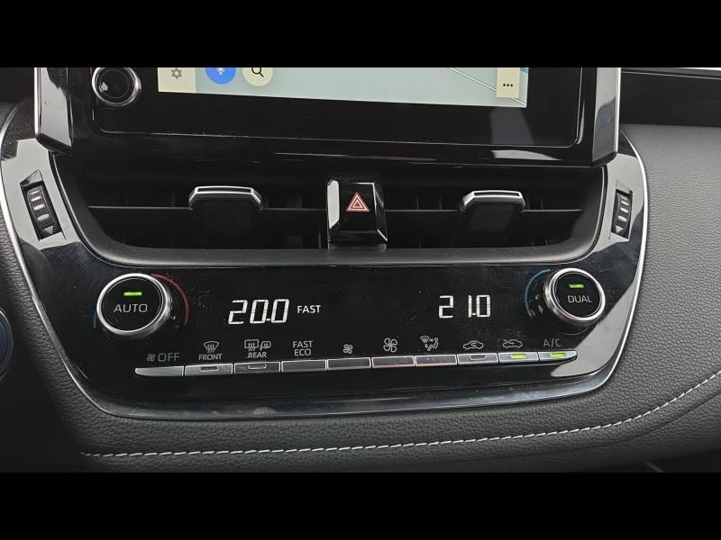 Used TOYOTA Corolla 122h Dynamic MY22 2022 Bronze Impérial métallisé € 18890 in Yutz