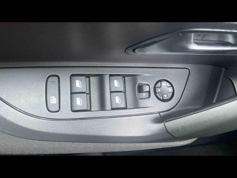 Used PEUGEOT 2008 1.2 PureTech 100ch S&S Active 2021 Orange € 14890 in Yutz