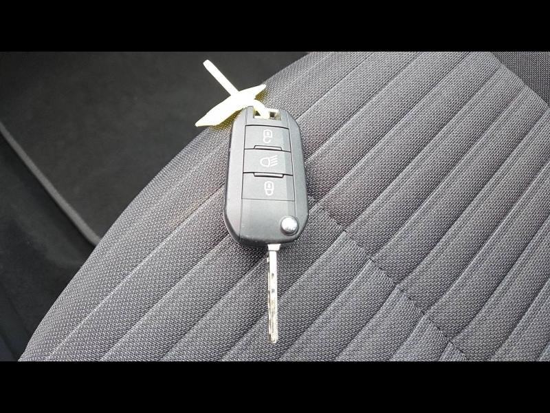 Used PEUGEOT 208 1.2 PureTech 100ch S&S Style 118g 2021 Jaune € 13490 in Yutz