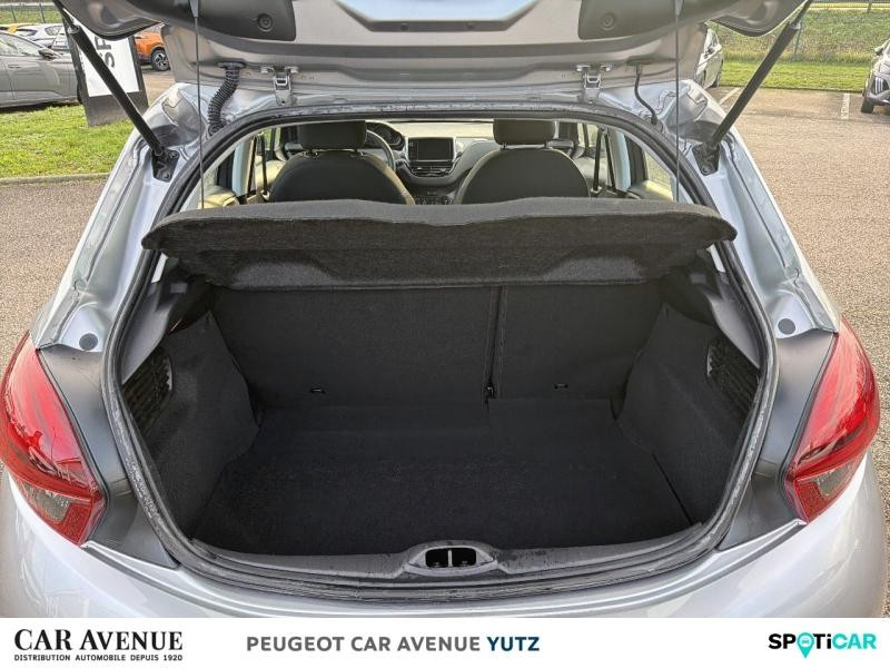 Used PEUGEOT 208 1.2 PureTech 82ch E6.c Signature 5p 2018 Gris Artense € 9190 in Yutz