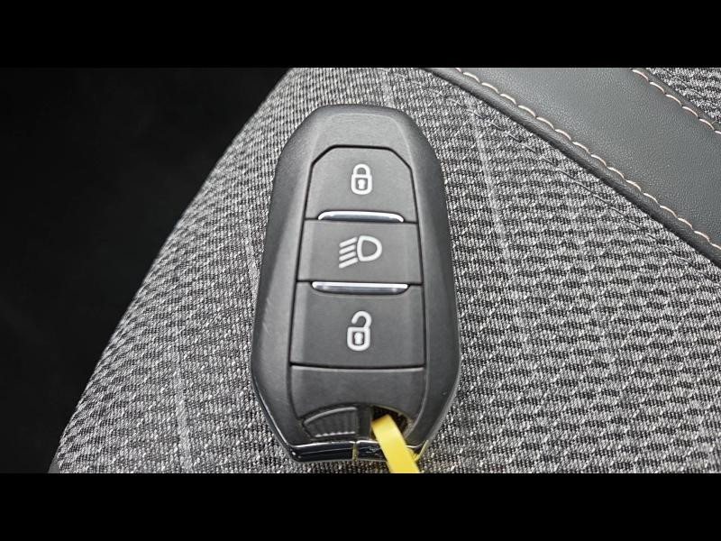 Occasion PEUGEOT 2008 1.2 Hybrid 136ch Allure e-DCS6 2025 Gris 25490 € à Yutz