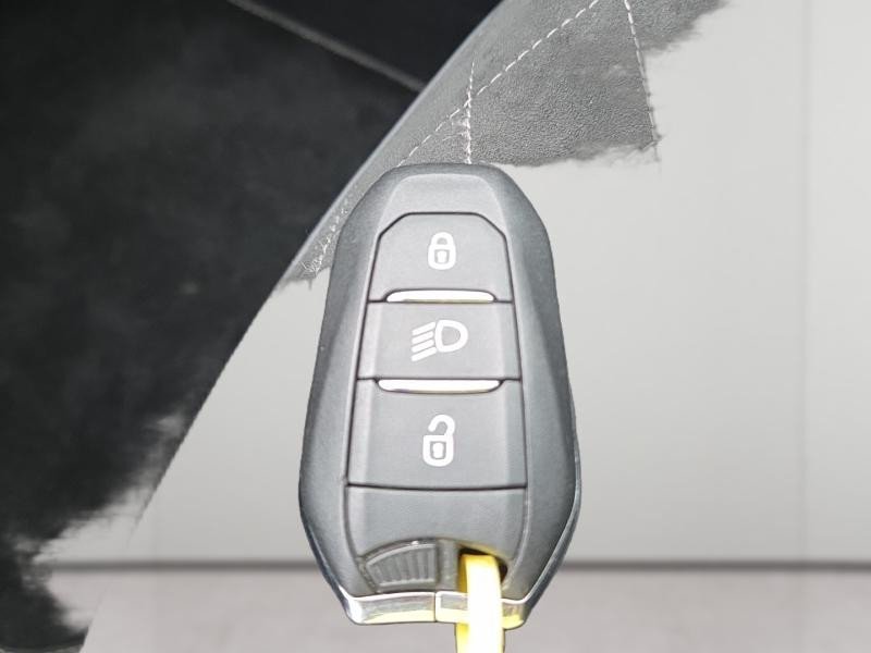 Occasion PEUGEOT 208 1.2 PureTech 130ch S&S GT EAT8 2023 Gris Artense (M) 16990 € à Yutz