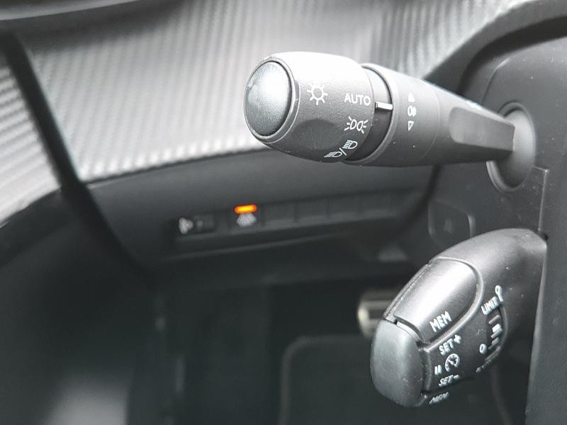 Used PEUGEOT 208 e-208 136ch Roadtrip 2022 Jaune € 15290 in Yutz