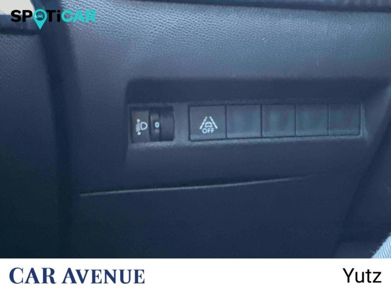 Occasion PEUGEOT 208 1.2 PureTech 100ch S&S Style EAT8 2023 Jaune 15990 € à Yutz