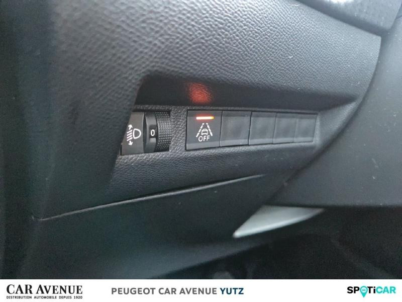 Occasion PEUGEOT 208 1.2 PureTech 75ch S&S Style 2022 Jaune 12390 € à Yutz