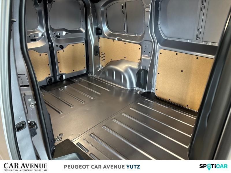 Occasion PEUGEOT Expert Fg M 136ch (100kW) Batterie 75 kWh Tech Edition 2025 Gris Acier métal 34665 € à Yutz