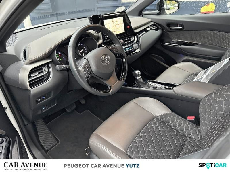 Occasion TOYOTA C-HR 184h Distinctive 2WD E-CVT MY22 2022 Blanc Lunaire nacré bi-ton 23790 € à Yutz