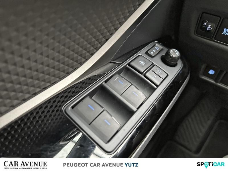 Occasion TOYOTA C-HR 184h Distinctive 2WD E-CVT MY22 2022 Blanc Lunaire nacré bi-ton 23790 € à Yutz