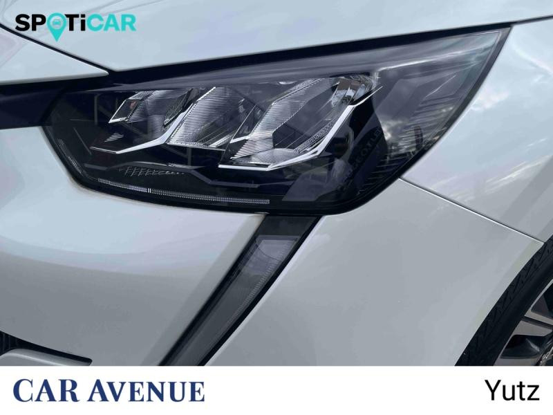 Occasion PEUGEOT 208 1.2 PureTech 100ch S&S Roadtrip EAT8 2021 Blanc nacré 13990 € à Yutz