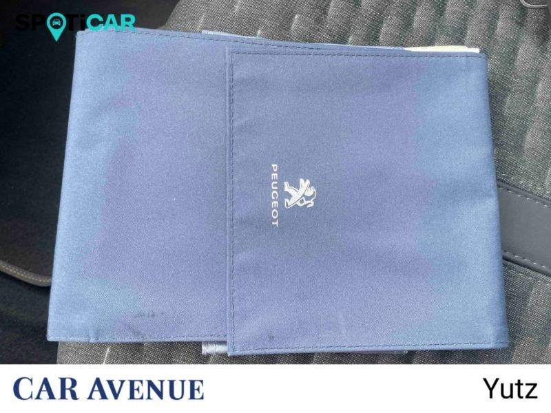 Occasion PEUGEOT 208 1.2 PureTech 100ch S&S Roadtrip EAT8 2021 Blanc nacré 13990 € à Yutz