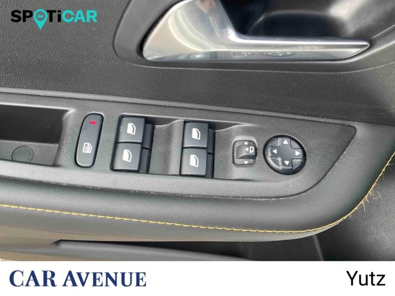 Occasion PEUGEOT 208 1.2 PureTech 100ch S&S Roadtrip EAT8 2021 Blanc nacré 13990 € à Yutz