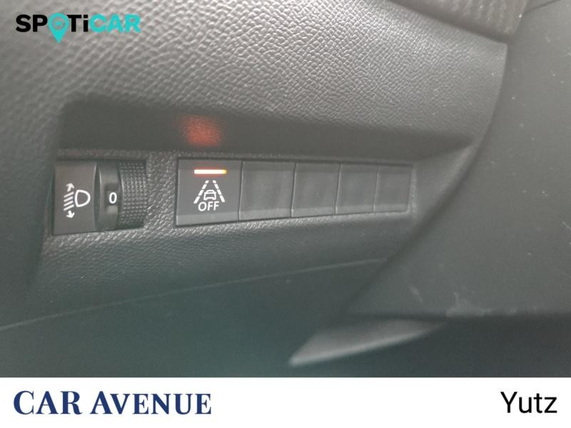 Used PEUGEOT 208 1.2 PureTech 75ch S&S Style 2021 Blanc Banquise (O) € 11990 in Yutz