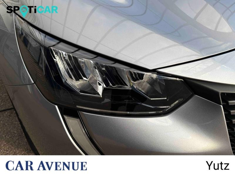 Used PEUGEOT 208 1.2 PureTech 100ch S&S Roadtrip EAT8 2021 Gris Artense (M) € 15490 in Yutz