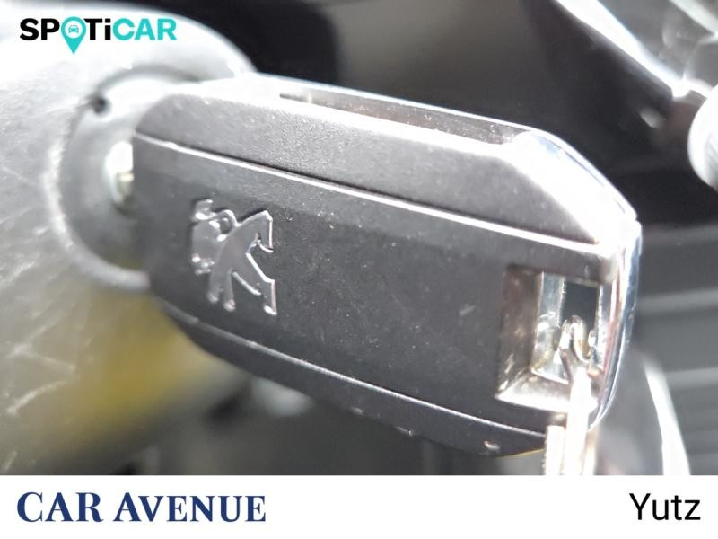 Used PEUGEOT 208 1.2 PureTech 75ch S&S Style 2021 Blanc Banquise (O) € 11990 in Yutz