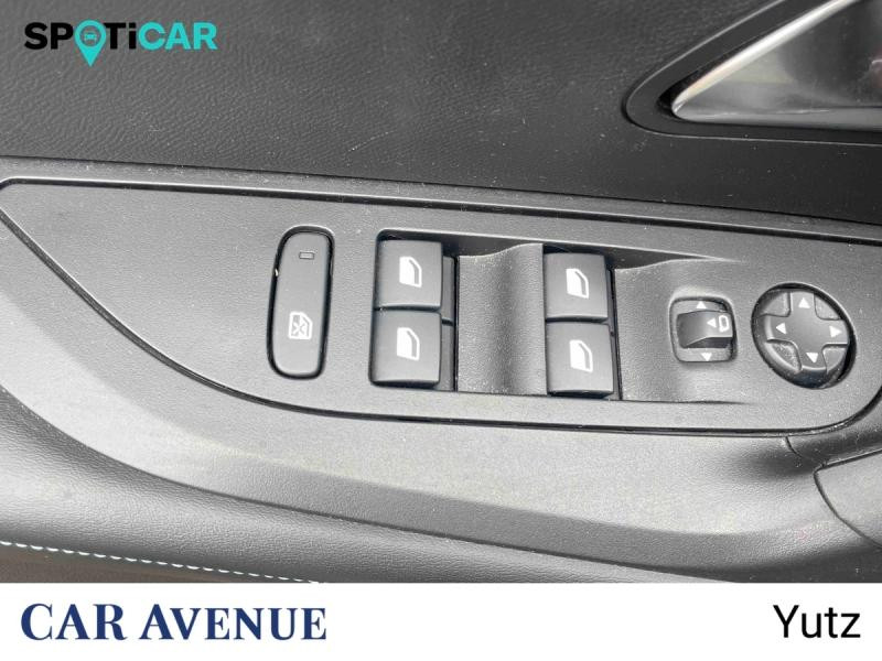 Used PEUGEOT 2008 1.2 PureTech 100ch S&S Allure Pack 2022 Rouge Elixir (S) € 14990 in Yutz