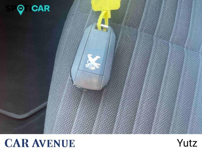 Used PEUGEOT 2008 1.2 PureTech 130ch S&S Style 2022 Noir Perla Nera (M) € 15490 in Yutz