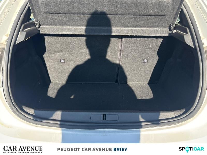 Used PEUGEOT 208 1.5 BlueHDi 100ch S&S Active Pack 2023 Blanc Banquise (O) € 14490 in Briey