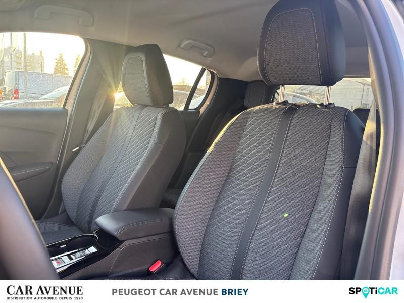 Used PEUGEOT 208 e-208 136ch Allure 2024 Blanc Banquise (O) € 33250 in Briey