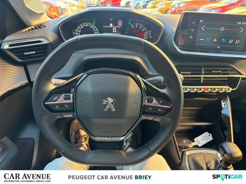 Used PEUGEOT 208 1.5 BlueHDi 100ch S&S Active Pack 2023 Blanc Banquise (O) € 14490 in Briey