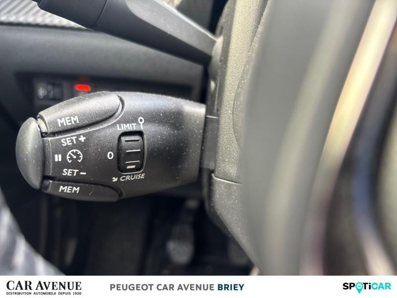 Used PEUGEOT 2008 1.2 PureTech 100ch S&S Active 2022 Orange € 16990 in Briey