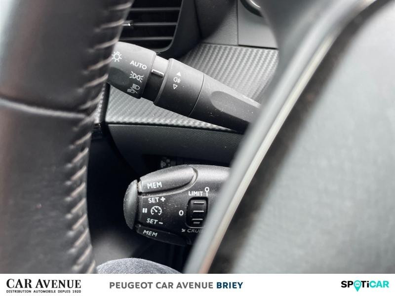 Used PEUGEOT 208 e-208 136ch Allure 2021 Blanc Banquise (O) € 14490 in Briey