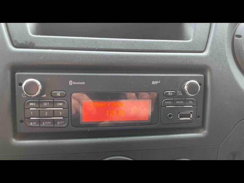 Used RENAULT Master Fg F3300 L2H2 2.3 dCi 110ch Confort - 10 825 € HT 2015 Blanc Glacier € 12990 in Briey