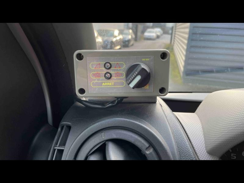 Used RENAULT Master Fg F3300 L2H2 2.3 dCi 110ch Confort - 10 825 € HT 2015 Blanc Glacier € 12990 in Briey