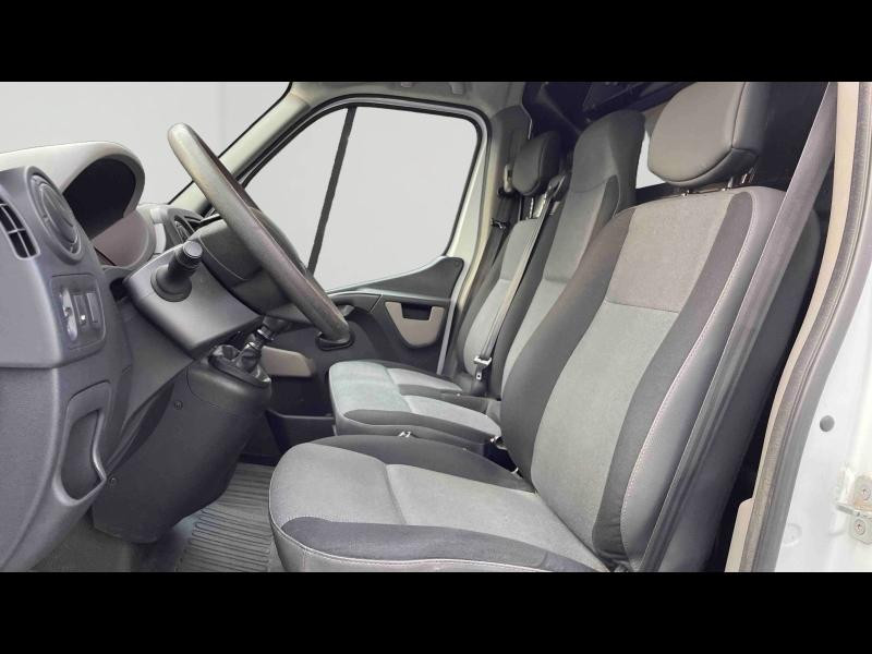 Used RENAULT Master Fg F3300 L2H2 2.3 dCi 110ch Confort - 10 825 € HT 2015 Blanc Glacier € 12990 in Briey