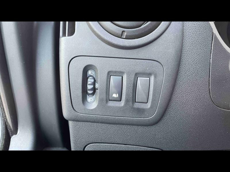 Used RENAULT Master Fg F3300 L2H2 2.3 dCi 110ch Confort - 10 825 € HT 2015 Blanc Glacier € 12990 in Briey