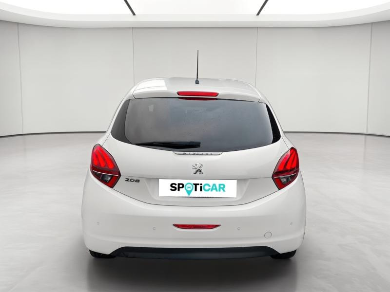 Used PEUGEOT 208 1.2 PureTech 82ch E6.c Signature 5p 2019 Blanc Banquise € 7990 in Briey