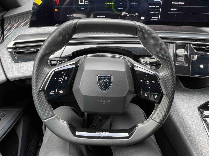 Used PEUGEOT 3008 1.2 Hybrid 136ch GT e-DCS6 2024 Blanc Okénite (M) € 32990 in Briey