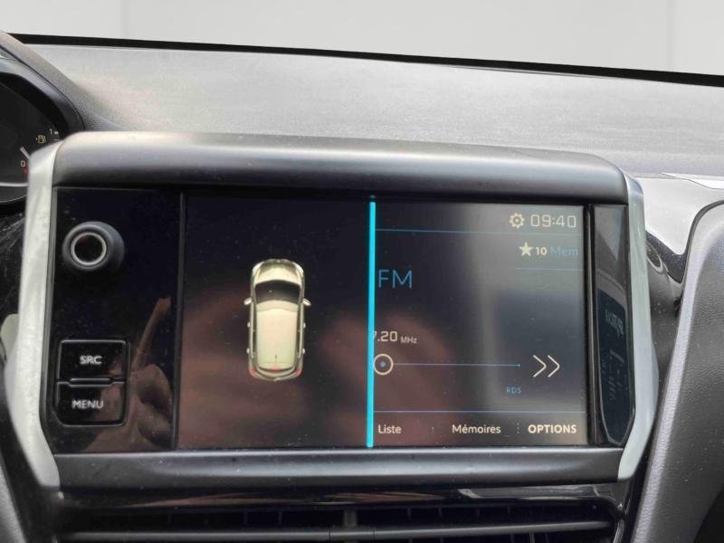 Used PEUGEOT 208 1.2 PureTech 82ch E6.c Signature 5p 2019 Blanc Banquise € 7990 in Briey