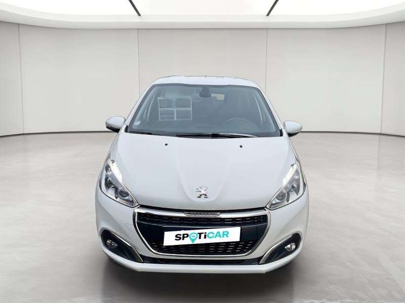 Used PEUGEOT 208 1.2 PureTech 82ch E6.c Signature 5p 2019 Blanc Banquise € 7990 in Briey