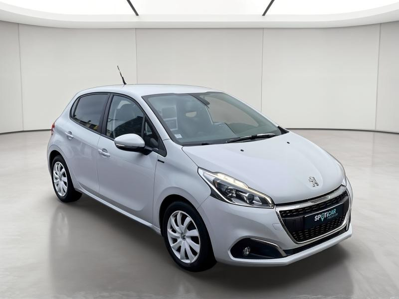 Used PEUGEOT 208 1.2 PureTech 82ch E6.c Signature 5p 2019 Blanc Banquise € 7990 in Briey