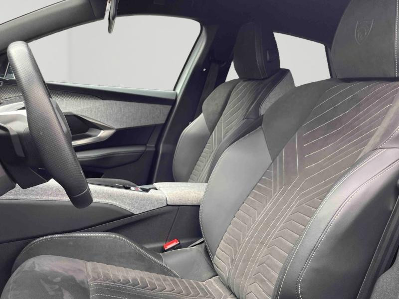 Used PEUGEOT 3008 1.2 Hybrid 136ch GT e-DCS6 2024 Blanc Okénite (M) € 32990 in Briey