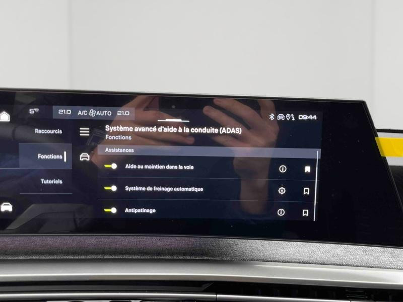 Used PEUGEOT 3008 Electrique 230ch Batterie 97 kWh Allure 2025 Blanc Okénite (M) € 45980 in Briey