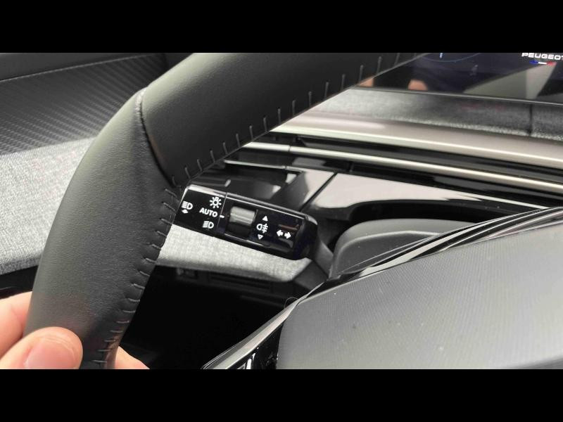 Used PEUGEOT 3008 Electrique 230ch Batterie 97 kWh Allure 2025 Blanc Okénite (M) € 45980 in Briey