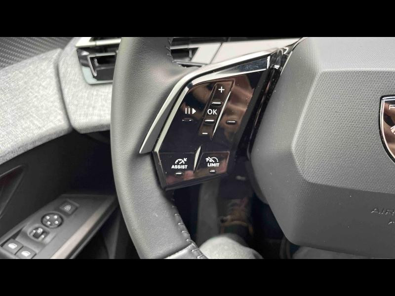 Used PEUGEOT 3008 Electrique 230ch Batterie 97 kWh Allure 2025 Blanc Okénite (M) € 45980 in Briey